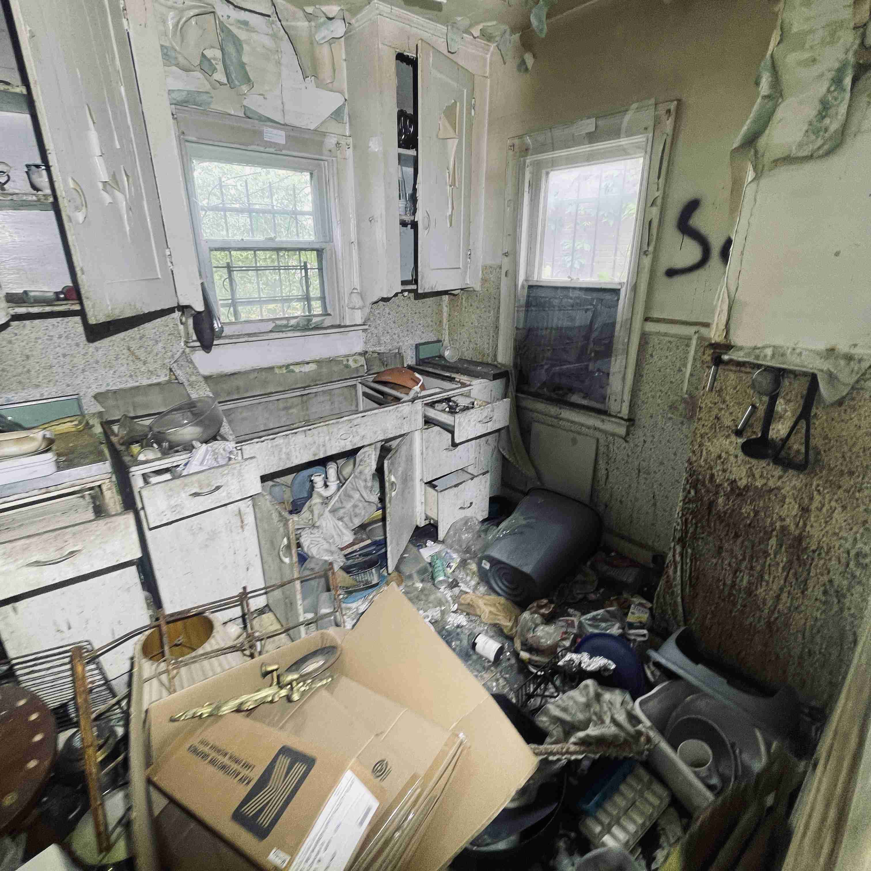 14044 Roselawn (24).jpg